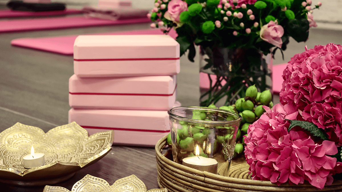 Foto van tafereeltje met waxines en hortensia's bij het privacybeleid van Namasté Westland.